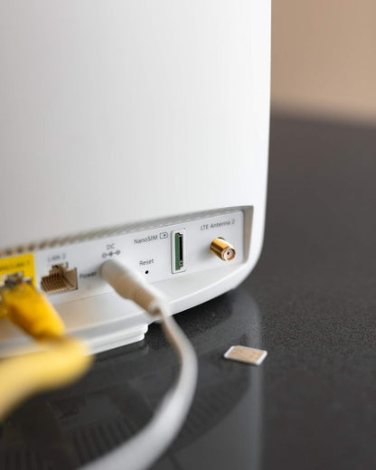 Netgear Router Orbi LBR20 4G LTE WLAN CAT18 bis 1.200 MBit/s AC2200 Tri-Band