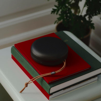 Bang & Olufsen Beosound A1 3rd Gen. Bluetooth Lautsprecher Warm Granit