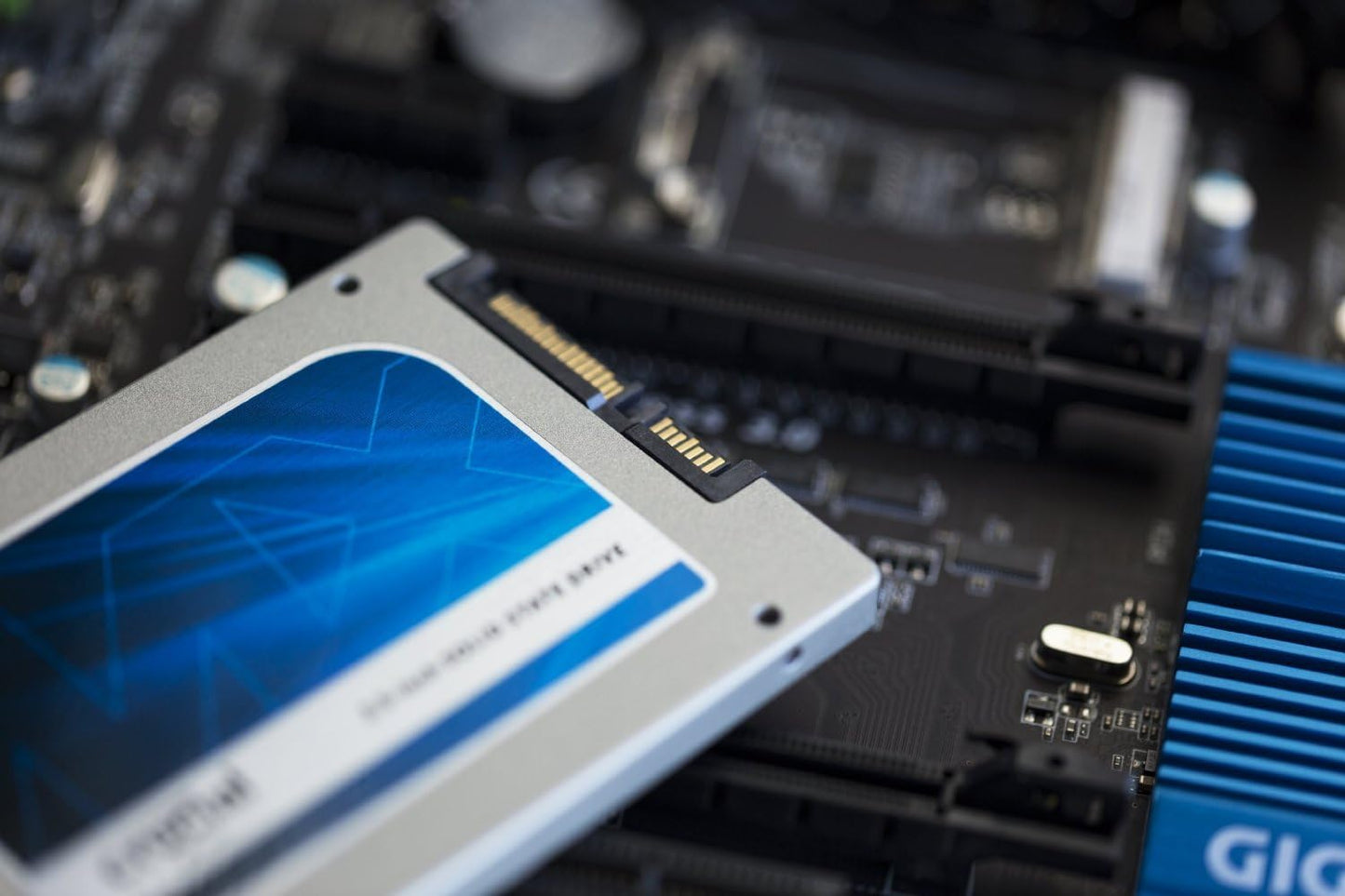 Crucial MX100 SSD 256GB 2,5 Zoll SATA III Interne SSD 6Gb/s – CT256MX100SSD1