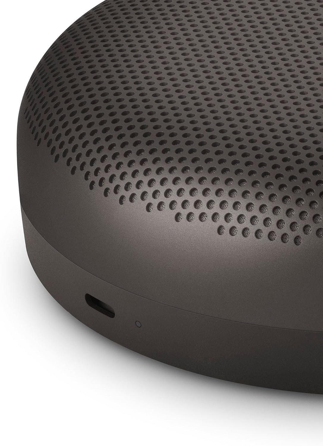 Bang & Olufsen Beosound A1 3rd Gen. Bluetooth Lautsprecher Warm Granit