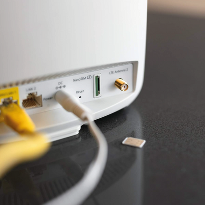 Netgear Orbi LBR20 4G LTE WLAN CAT18 Router bis 1.200 MBit/s AC2200 Tri-Band