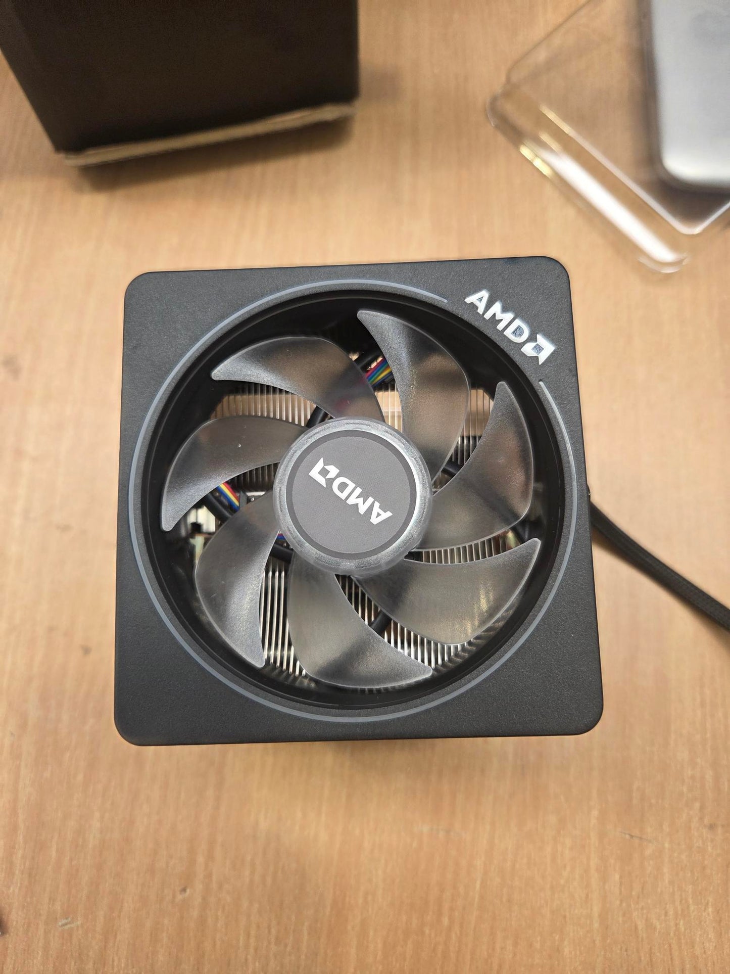 AMD Wraith Prism CPU Gaming Prozessor Luftkühler LED RGB Sockel AM4 Ryzen