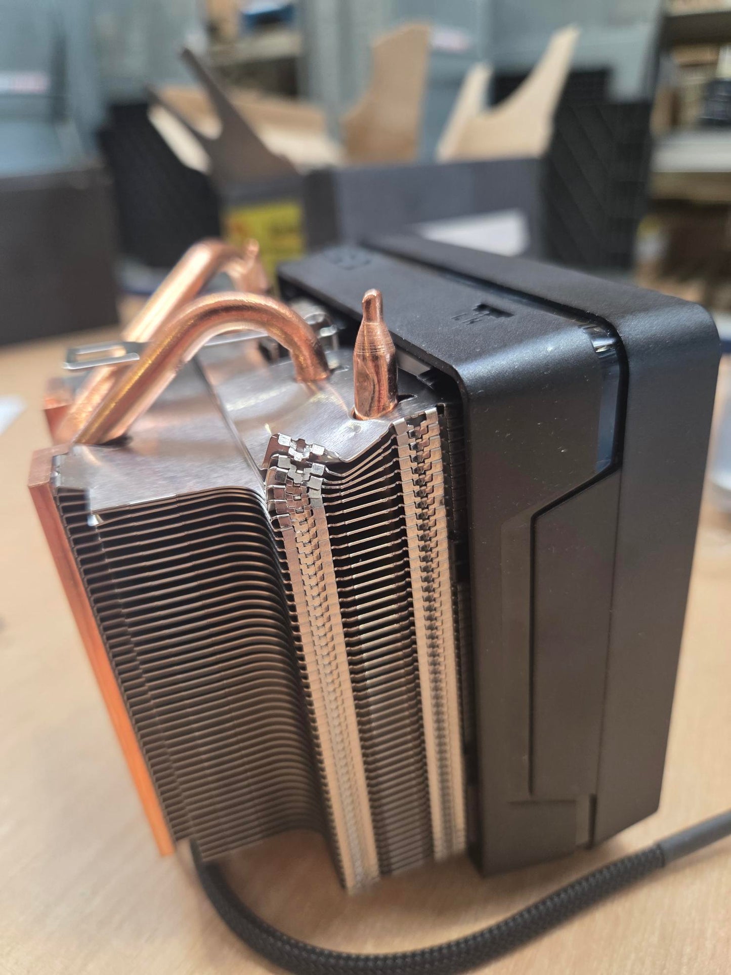 AMD Wraith Prism CPU Gaming Prozessor Luftkühler LED RGB Sockel AM4 Ryzen